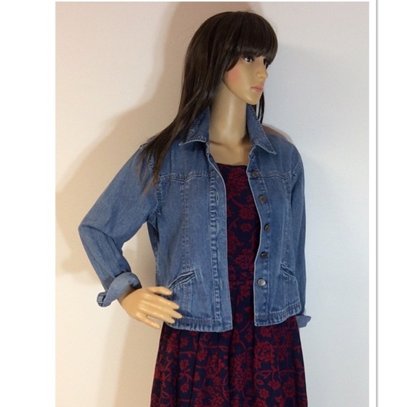 J. Jill Jackets & Blazers - ADORABLE CROPPED LIGHTWEIGHT DENIM JACKET